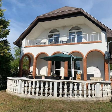 Landhaus Toereki Mit Pool Шиофок Экстерьер фото